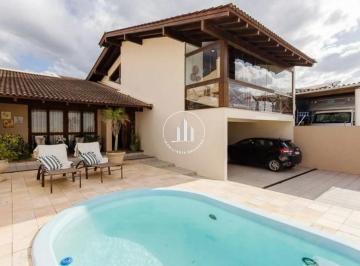Casa · 210m² · 3 Quartos · 4 Vagas · Casa 3 Quartos com Piscina - Balneário