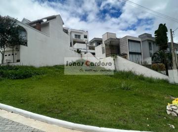 Foto 01 · Terreno de esquina no Condomínio Mosaico da Serra à venda em Mogi das Cruzes-SP - 302m² de Área. Por