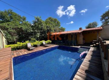 Casa · 545m² · 4 Quartos · 5 Vagas · Casa à Venda no Trevo - 04 Quartos, Área de Lazer com Piscina e Salão de Festas!