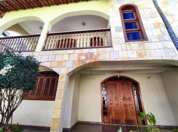 Casa · 327m² · 4 Quartos · 5 Vagas · Casa no Bairro Castelo, 04 Quartos com armários, sendo 01 suíte máster, com varanda. 