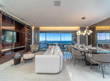 Living integrado do apartamento decorado de 4 suítes, com vista para a água · Apartamento à venda no Edifício Lotisa Skyline