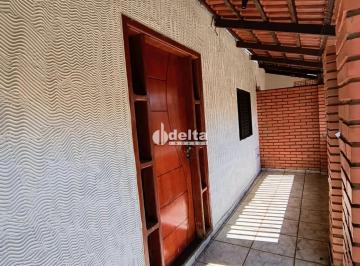 Casa · 300m² · 7 Quartos · Colônia disponível para venda no bairro Santa Mônica em Uberlândia MG