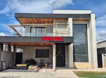 Casa · 256m² · 4 Quartos · 2 Vagas · Oportunidade Única! Espaçosa Residência com 4 Suítes e Área de Lazer Completa