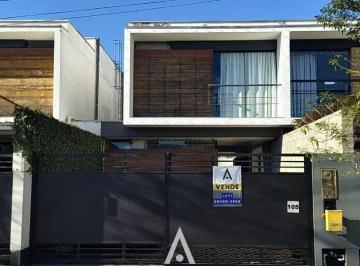 Casa · 111m² · 2 Quartos · 2 Vagas · Sobrado com 2 Suítes no bairro Água Verde, Blumenau/SC