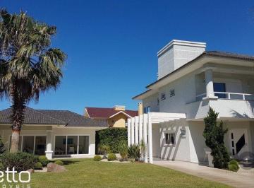 Casa · 355m² · 6 Quartos · 3 Vagas · Casa para Comprar no Condado de Capão com 5 suítes.