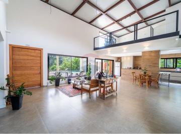 Casa · 375m² · 4 Quartos · Casa 4 quartos sendo 2 suítes e piscina - Condomínio em Pirenópolis