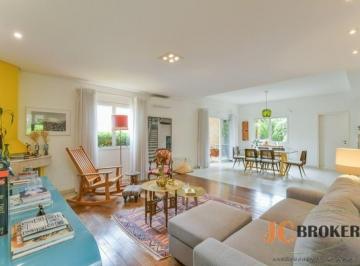 Casa · 273m² · 4 Quartos · 3 Vagas · Casa em condomínio fechado com 273m² de área útil
