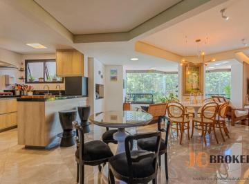 Apartamento · 172m² · 3 Quartos · 2 Vagas · Apartamento reformado com 172m² de área útil, 3 suítes, 2 vagas