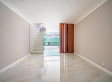 Apartamento · 149m² · 3 Quartos · 2 Vagas · Cobertura com 3 quartos no Centro em Petrópolis