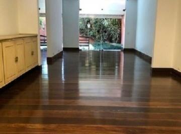 Casa · 252m² · 4 Quartos · 2 Vagas · Excelente casa com 252 m², 4 dormitórios sendo 2 suítes, 2 vagas