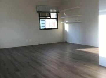 Comercial · 49m² · Sala comercial com 49 m², piso recém colocado, fechadura digital, divisória na entrada para recepção