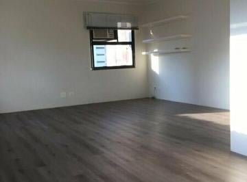 Comercial · 49m² · Sala comercial com 49 m², piso recém colocado, fechadura digital, divisória na entrada para recepção