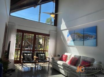 Casa · 195m² · 5 Quartos · 2 Vagas · Casa em condomínio com 195m² de área útil, 5 dormitórios (2 suítes), 2 vagas