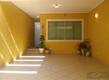 Casa · 240m² · 4 Quartos · 4 Vagas · Sobrado de alto padrão para venda na Mooca com 3 Quartos sendo 1 suíte.