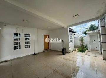 Casa · 235m² · 3 Quartos · 3 Vagas · Casa 3 quartos disponível para locação no bairro Morada da Colina em Uberlândia-MG