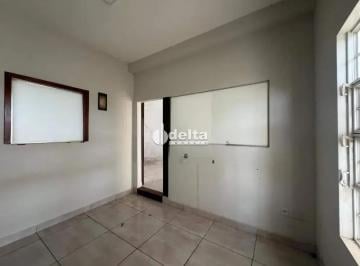Casa · 235m² · 3 Quartos · 3 Vagas · Casa 3 quartos disponível para venda no bairro Morada da Colina em Uberlândia-MG