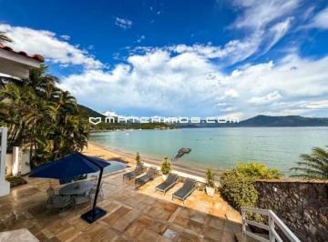 Casa · 500m² · 7 Quartos · 8 Vagas · Casa pé na areia à venda na Mombaça