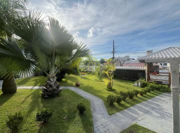 Casa · 401m² · 2 Quartos · 1 Vaga · Terreno Amplo com 3 sobrados