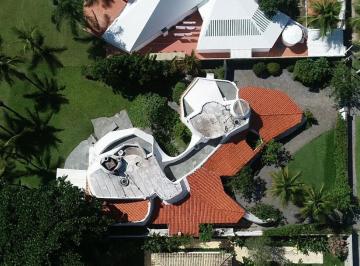 Casa · 400m² · 4 Quartos · 2 Vagas · Um pedaço da Grécia no Guarujá: casa exclusiva pé na areia para venda