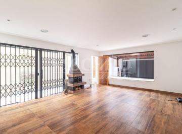 Casa · 125m² · 3 Quartos · 2 Vagas · Sobrado á Venda no Brooklin com 125m², 3 quartos, 2 vagas.