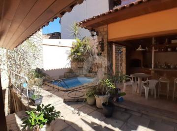 Casa · 200m² · 5 Quartos · 4 Vagas · Casa em Venda da Cruz, São Gonçalo/RJ de 200m² 5 quartos à venda por R$ 700.000,00
