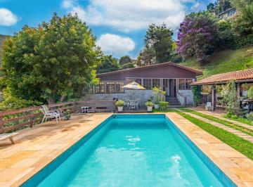 Casa · 220m² · 4 Quartos · 4 Vagas · Casa com 4 quartos em Itaipava, Petrópolis