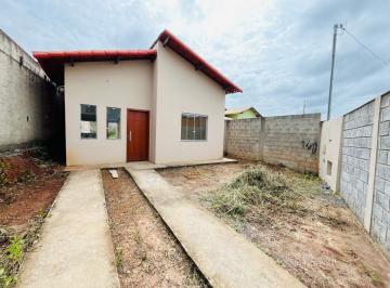 Casa · 80m² · 3 Quartos · 2 Vagas · Oportunidade Casa no Centro de Capim Branco!