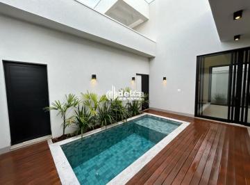 Casa · 360m² · 3 Quartos · 4 Vagas · Casa no condomínio Splendido disponível para Venda em Uberlândia-MG