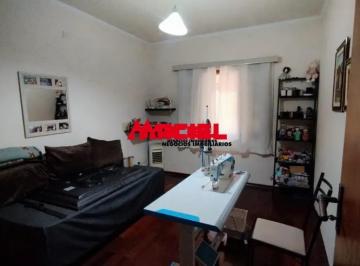 Casa · 200m² · 3 Quartos · 4 Vagas · Casa no coração do Jardim Satélite, próxima a igreja católica, padaria, açougue, escola