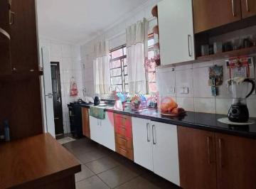 ec659fabec98692fb9624c23e4ee689d64c304eb · Casa Térrea à Venda de 03 Quartos no Bairro Distrito Industrial em Cravinhos com Varanda.