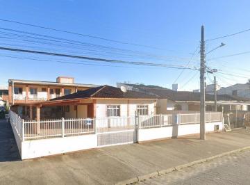 Casa · 204m² · 4 Quartos · 4 Vagas · Amplo Terreno com Casa e 4 Apartamentos no Bela Vista em Palhoça/SC!