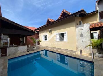 Casa · 136m² · 5 Quartos · 4 Vagas · Casa lado praia com piscina em Peruíbe