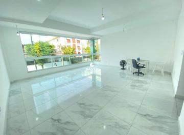 Sala para 2 ambientes · Casa à venda no Boqueirão em Santos.