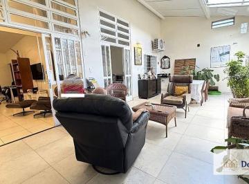 c482ce032c1f6e8709dda03fecf80bbf6b7195d3 · Oportunidade. Casa térrea com 3 quartos e studio, 147m², 708 Sul - R$1.150.000