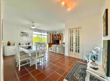 64752b1298676100f0b128241524f442cdf003a7 · Apartamento à venda, Praia da Enseada, Espaçoso, 2 Quartos e Sacada - Mercuri Imóveis - Imobiliária