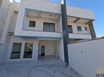 Casa · 126m² · 3 Quartos · 3 Vagas · Sobrado com 3 Dormitórios, à 200mts do mar em Navegantes/SC