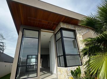 Casa · 385m² · 4 Quartos · 3 Vagas · Casa térrea moderna à venda em condomínio fechado em Cuiabá – 385m2, 4 suítes, piscina com hidr