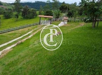 Rural · 90m² · 4 Quartos · Casa avarandada de 200 m² com 4 dormitórios e pequeno pomar em Varjão - SP.