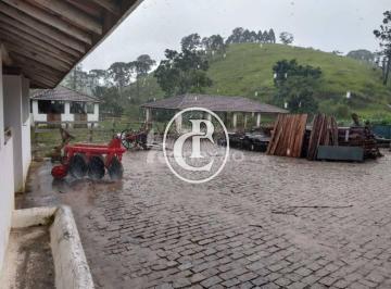 Rural · 100m² · 5 Quartos · Fazenda de 84,700 hectares com casa colonial e cachoeira em Lagoinha/SP.