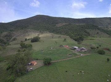 Rural · 90m² · 2 Quartos · 7 Vagas · Fazenda de 75 hectares com curral e várias nascentes em Santa Rita do Sapucaí/MG.