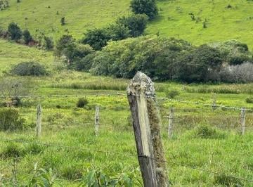 Rural · 200m² · 2 Quartos · 5 Vagas · Fazenda de 30 alqueires em paraibuna com duas casas simples ,vista maravilhosa fácil acesso topograf