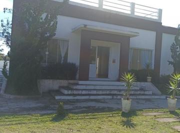 Casa · 200m² · 1 Quarto · 10 Vagas · Chácara de 5 mil metros com vista pra represa pronta pra fazer eventos de casamento fica a 1 km da t