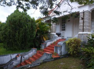 Casa · 392m² · 4 Quartos · Propriedade Histórica no Coração de Passa Quatro