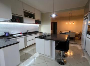 Casa · 206m² · 3 Quartos · 2 Vagas · Sobrado Impecável Bosque dos Ipês