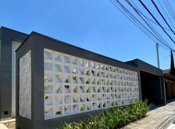 Casa · 220m² · 3 Quartos · 4 Vagas · Jardim das colinas - Casa terreá