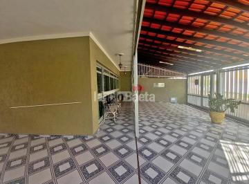 Casa de 4 quartos, Taguatinga · Casa - 4 Quartos sendo 2 suítes - 289m² - Taguatinga