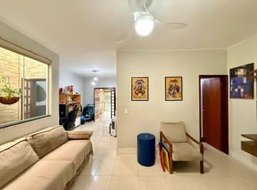 Casa de 3 quartos, Núcleo Bandeirante · Excelente casa de 3 quartos c/ 1 suíte, na laje, lote 120 m², 2 vagas.