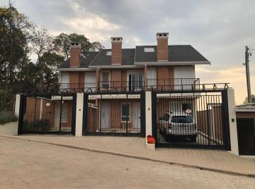 Casa de 2 quartos, Camanducaia · Sobrado no Centro de Monte Verde