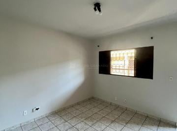 Apartamento · 20m² · 1 Quarto · Apartamento kitnet em ótima localização, poucos metros da UEM.
