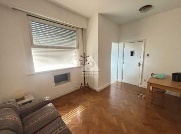 Apartamento · 34m² · 1 Quarto · Apartamento sala e quarto, conjugado, com suíte, quadra da praia, em Copacabana